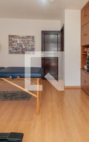 Casa à venda com 476m², 5 quartos e 4 vagas Casa à venda com 476m², 5 quartos e 4 vagasQuarto 1