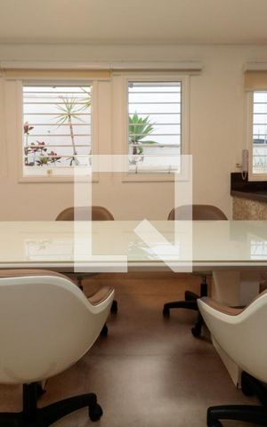 Casa à venda com 476m², 5 quartos e 4 vagas Casa à venda com 476m², 5 quartos e 4 vagasCozinha