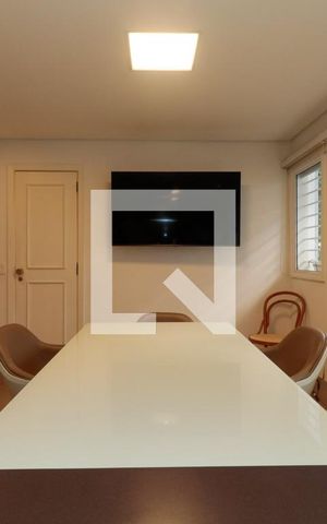 Casa à venda com 476m², 5 quartos e 4 vagas Casa à venda com 476m², 5 quartos e 4 vagasCozinha