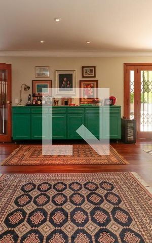 Casa à venda com 476m², 5 quartos e 4 vagas Casa à venda com 476m², 5 quartos e 4 vagasSala