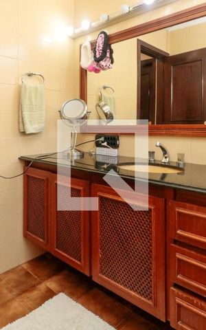 Casa à venda com 476m², 5 quartos e 4 vagas Casa à venda com 476m², 5 quartos e 4 vagasBanheiro 3