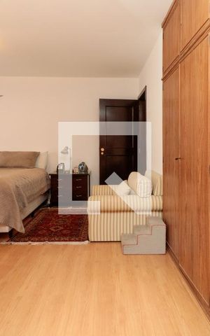 Casa à venda com 476m², 5 quartos e 4 vagas Casa à venda com 476m², 5 quartos e 4 vagasSuíte