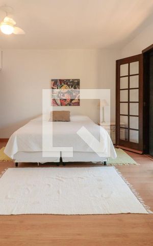 Casa à venda com 476m², 5 quartos e 4 vagas Casa à venda com 476m², 5 quartos e 4 vagasQuarto 2