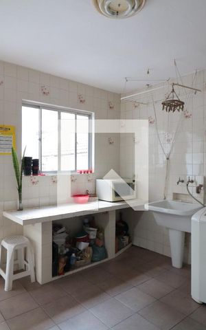 Casa à venda com 350m², 3 quartos e 2 vagasArea de Serviço