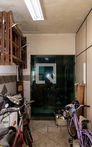 Casa à venda com 331m², 3 quartos e 8 vagas Casa à venda com 331m², 3 quartos e 8 vagasGaragem