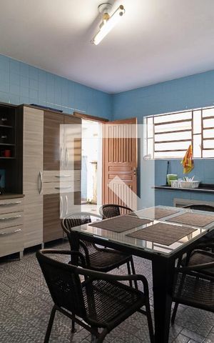 Casa à venda com 148m², 2 quartos e 2 vagas Casa à venda com 148m², 2 quartos e 2 vagasCozinha