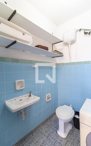 Casa à venda com 148m², 2 quartos e 2 vagas Casa à venda com 148m², 2 quartos e 2 vagasBanheiro de Serviço