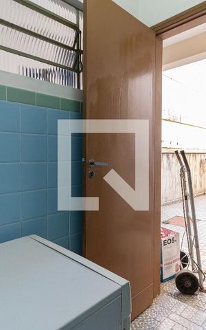 Casa à venda com 148m², 2 quartos e 2 vagas Casa à venda com 148m², 2 quartos e 2 vagasBanheiro de Serviço