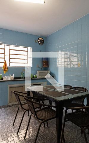Casa à venda com 148m², 2 quartos e 2 vagas Casa à venda com 148m², 2 quartos e 2 vagasCozinha