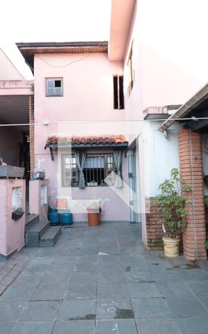 Casa à venda com 200m², 2 quartos e 6 vagasQuintal