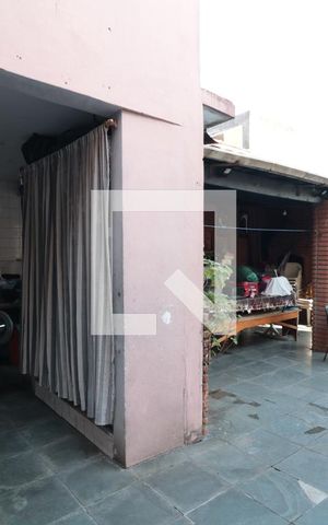 Casa à venda com 200m², 2 quartos e 6 vagasQuintal