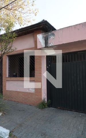 Casa à venda com 200m², 2 quartos e 6 vagasFachada