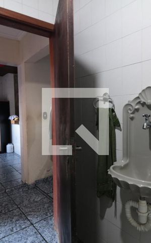 Casa à venda com 200m², 2 quartos e 6 vagasBanheiro Social 2
