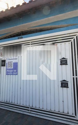 Casa à venda com 288m², 4 quartos e 2 vagas Casa à venda com 288m², 4 quartos e 2 vagasFachada