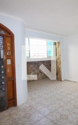Casa à venda com 288m², 4 quartos e 2 vagas Casa à venda com 288m², 4 quartos e 2 vagasSala