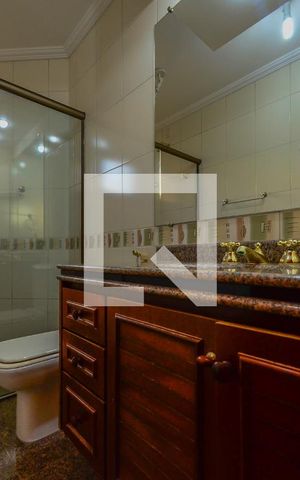 Casa à venda com 420m², 5 quartos e 7 vagas Casa à venda com 420m², 5 quartos e 7 vagasBanheiro da Suíte 2