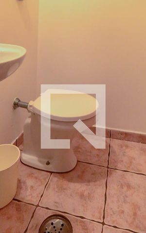 Casa à venda com 420m², 5 quartos e 7 vagas Casa à venda com 420m², 5 quartos e 7 vagasBanheiro de Serviço