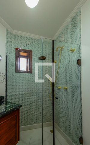 Casa à venda com 420m², 5 quartos e 7 vagas Casa à venda com 420m², 5 quartos e 7 vagasBanheiro