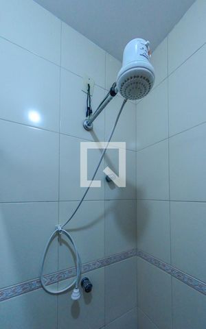 Casa à venda com 420m², 5 quartos e 7 vagas Casa à venda com 420m², 5 quartos e 7 vagasBanheiro Piscina
