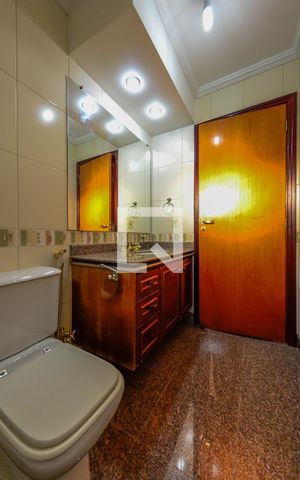Casa à venda com 420m², 5 quartos e 7 vagas Casa à venda com 420m², 5 quartos e 7 vagasBanheiro da Suíte 2