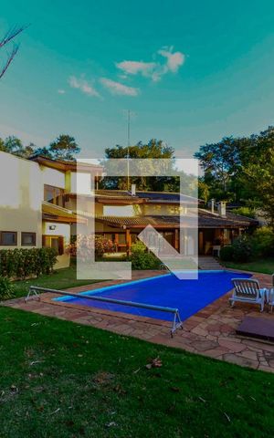 Casa à venda com 420m², 5 quartos e 7 vagas Casa à venda com 420m², 5 quartos e 7 vagasPiscina