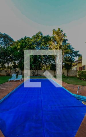 Casa à venda com 420m², 5 quartos e 7 vagas Casa à venda com 420m², 5 quartos e 7 vagasPiscina