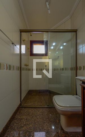 Casa à venda com 420m², 5 quartos e 7 vagas Casa à venda com 420m², 5 quartos e 7 vagasBanheiro da Suíte 2