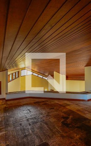Casa à venda com 420m², 5 quartos e 7 vagas Casa à venda com 420m², 5 quartos e 7 vagasSala de TV