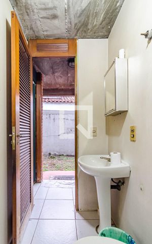 Casa à venda com 331m², 5 quartos e 2 vagas Casa à venda com 331m², 5 quartos e 2 vagasBanheiro