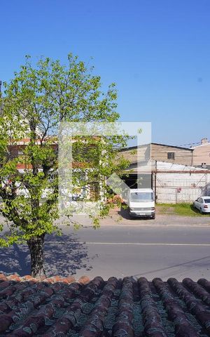 Casa à venda com 240m², 3 quartos e 1 vagaSuíte - Vista
