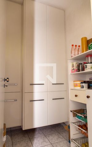 Casa à venda com 300m², 4 quartos e 2 vagasÁrea de Serviço