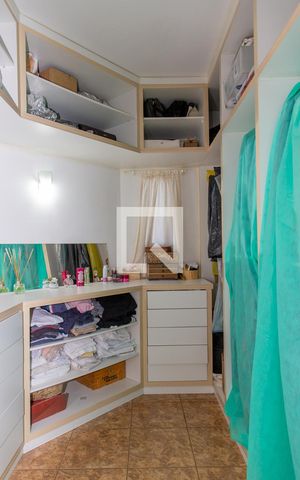 Casa à venda com 300m², 4 quartos e 2 vagasCloset da suíte