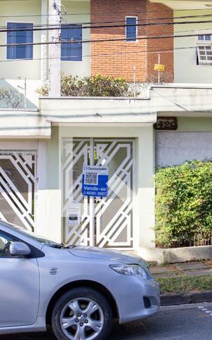 Casa à venda com 300m², 4 quartos e 2 vagasFachada