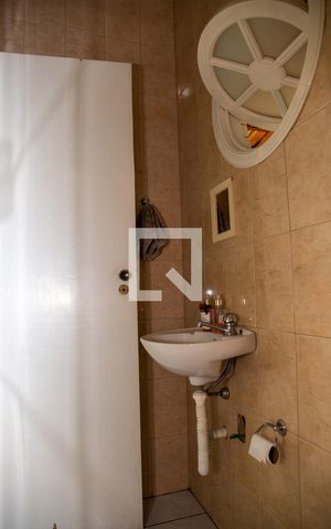 Casa à venda com 300m², 4 quartos e 2 vagasBanheiro de Serviço