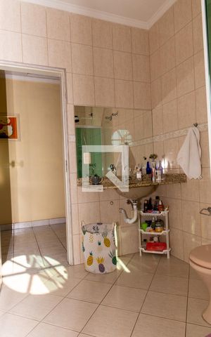 Casa à venda com 300m², 4 quartos e 2 vagasBanheiro Social