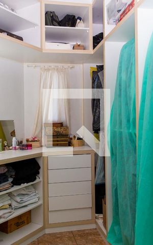 Casa à venda com 300m², 4 quartos e 2 vagasCloset da suíte