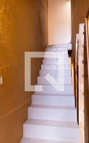 Casa à venda com 220m², 3 quartos e 2 vagas Casa à venda com 220m², 3 quartos e 2 vagasEscada Externa