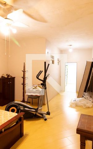 Casa à venda com 220m², 3 quartos e 2 vagas Casa à venda com 220m², 3 quartos e 2 vagasQuarto 2