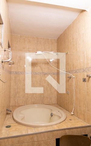 Casa à venda com 220m², 3 quartos e 2 vagas Casa à venda com 220m², 3 quartos e 2 vagasBanheiro 1