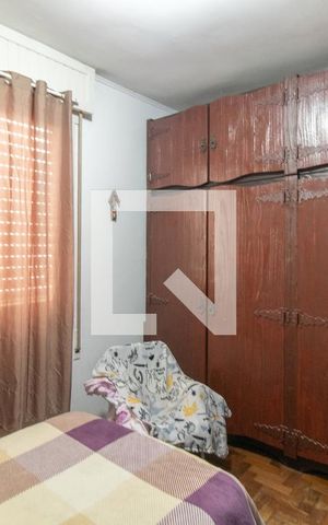 Casa à venda com 315m², 5 quartos e 3 vagas Casa à venda com 315m², 5 quartos e 3 vagasQuarto 3