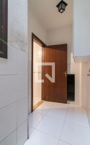 Casa para alugar com 220m², 2 quartos e 1 vaga Casa para alugar com 220m², 2 quartos e 1 vagaÁrea de Serviço