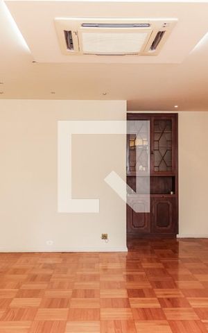 Apartamento à venda com 220m², 3 quartos e 1 vaga Apartamento à venda com 220m², 3 quartos e 1 vagaSala