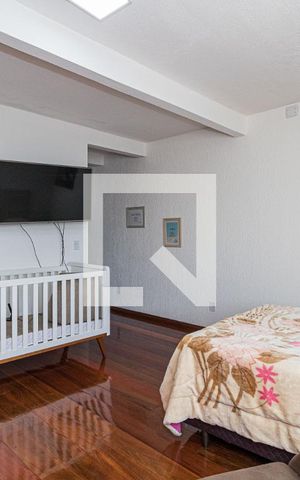 Casa à venda com 300m², 4 quartos e 3 vagasSuite