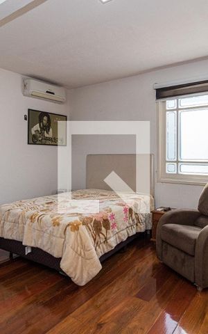 Casa à venda com 300m², 4 quartos e 3 vagasSuite