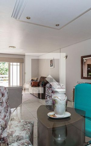 Casa à venda com 300m², 4 quartos e 3 vagasSala