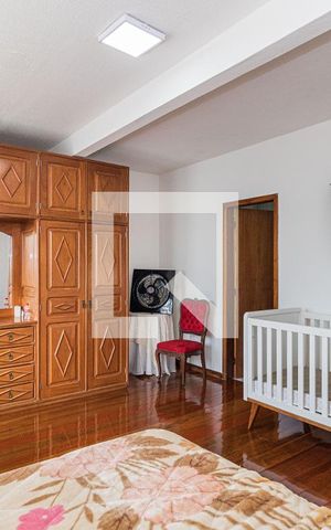 Casa à venda com 300m², 4 quartos e 3 vagasSuite