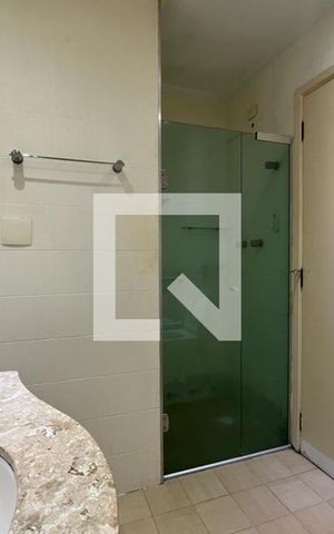 Apartamento para alugar com 240m², 4 quartos e 4 vagas Apartamento para alugar com 240m², 4 quartos e 4 vagasBanheiro da Suíte 3
