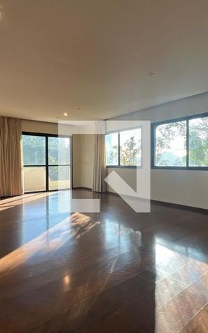 Apartamento para alugar com 240m², 4 quartos e 4 vagas Apartamento para alugar com 240m², 4 quartos e 4 vagasSala