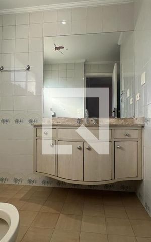 Apartamento para alugar com 240m², 4 quartos e 4 vagas Apartamento para alugar com 240m², 4 quartos e 4 vagasBanheiro da Suíte 2