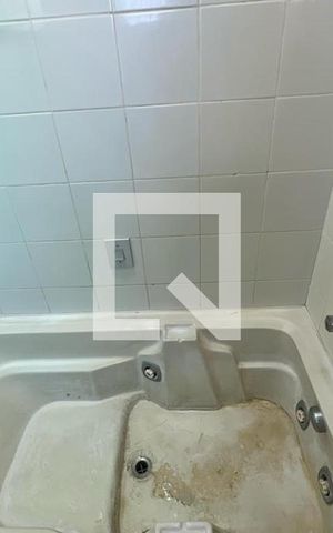 Apartamento para alugar com 240m², 4 quartos e 4 vagas Apartamento para alugar com 240m², 4 quartos e 4 vagasBanheira